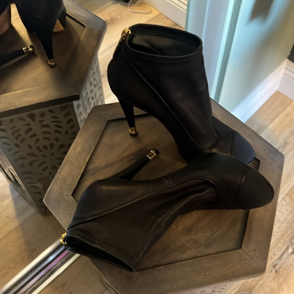 Chanel, size 41 (US 9.5) Elegant Black Ankle Booties, 100% authentic - Picture 15 of 16